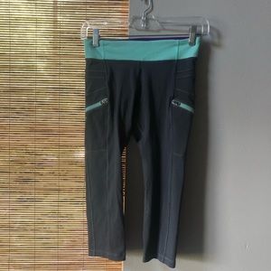 ivivva grey and blue knee length leggings